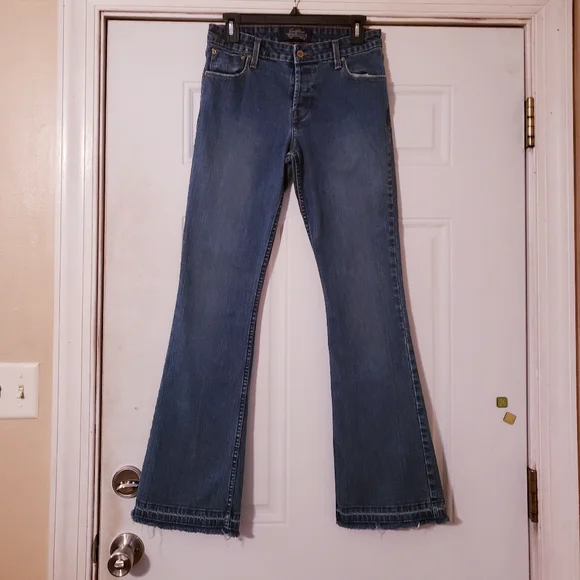 Levi Strauss juniors 7 medium wash low rise flare - Picture 2 of 9